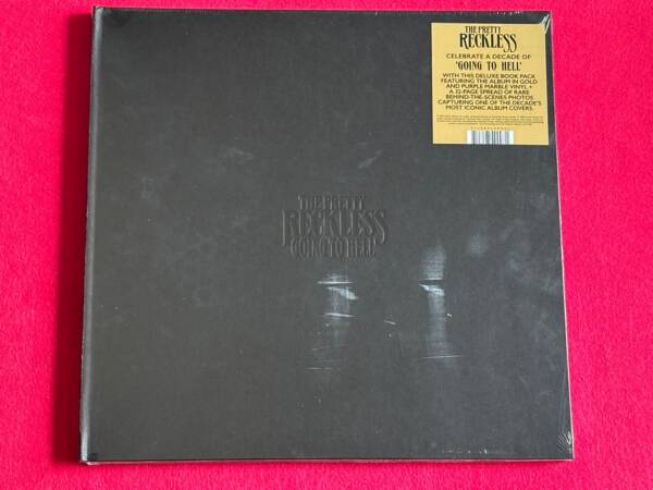 THE PRETTY RECKLESS " GOING TO HELL " 1 LP + 1 BOOK LIMITED DELUXE EDITION 10TH ANNIVERSARY. COLOURED VINYL