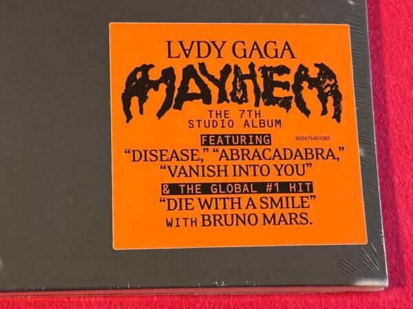 LADY GAGA " MAYHEM " 2 LP. VINILO NEGRO - Imagen 2