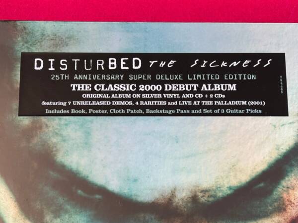 DISTURBED " THE SICKNESS " 1 LP + 3 CD. ED. LIMITADA 25 ANIVERSARIO.  VINILO DE COLOR. - Imagen 2