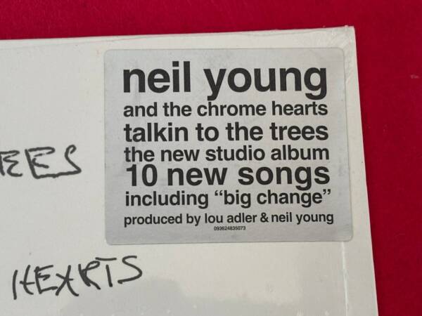 NEIL YOUNG " TALKIN' TO THE TREES " 1 LP. - Image 2