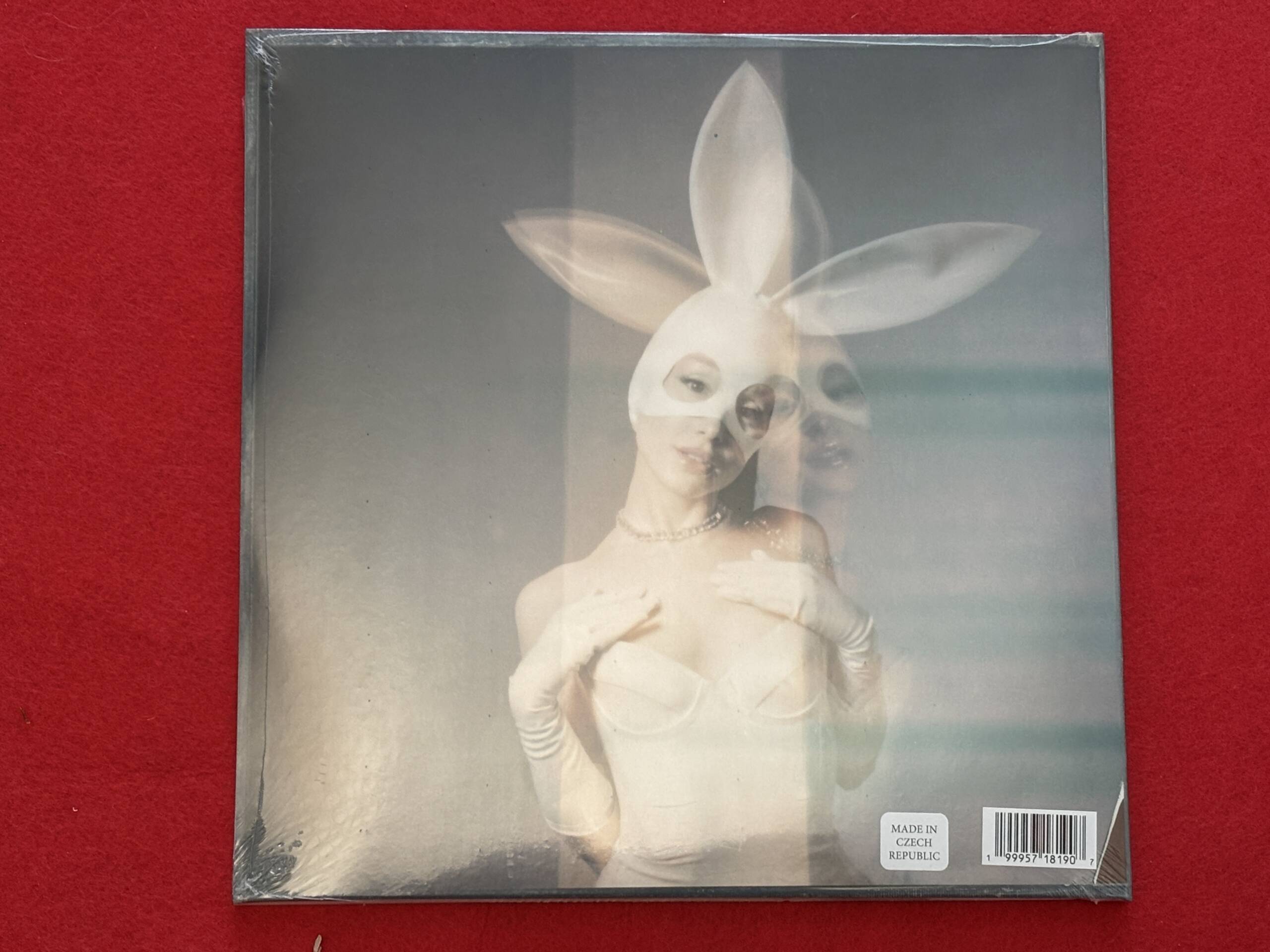 ARIANA GRANDE " DANGEROUS WOMAN " 2 LP. LIMITED 10TH ANNIVERSARY EDITION. COLOURED VINYLS. INCLUDES FOLDOUT POSTER. - Image 3