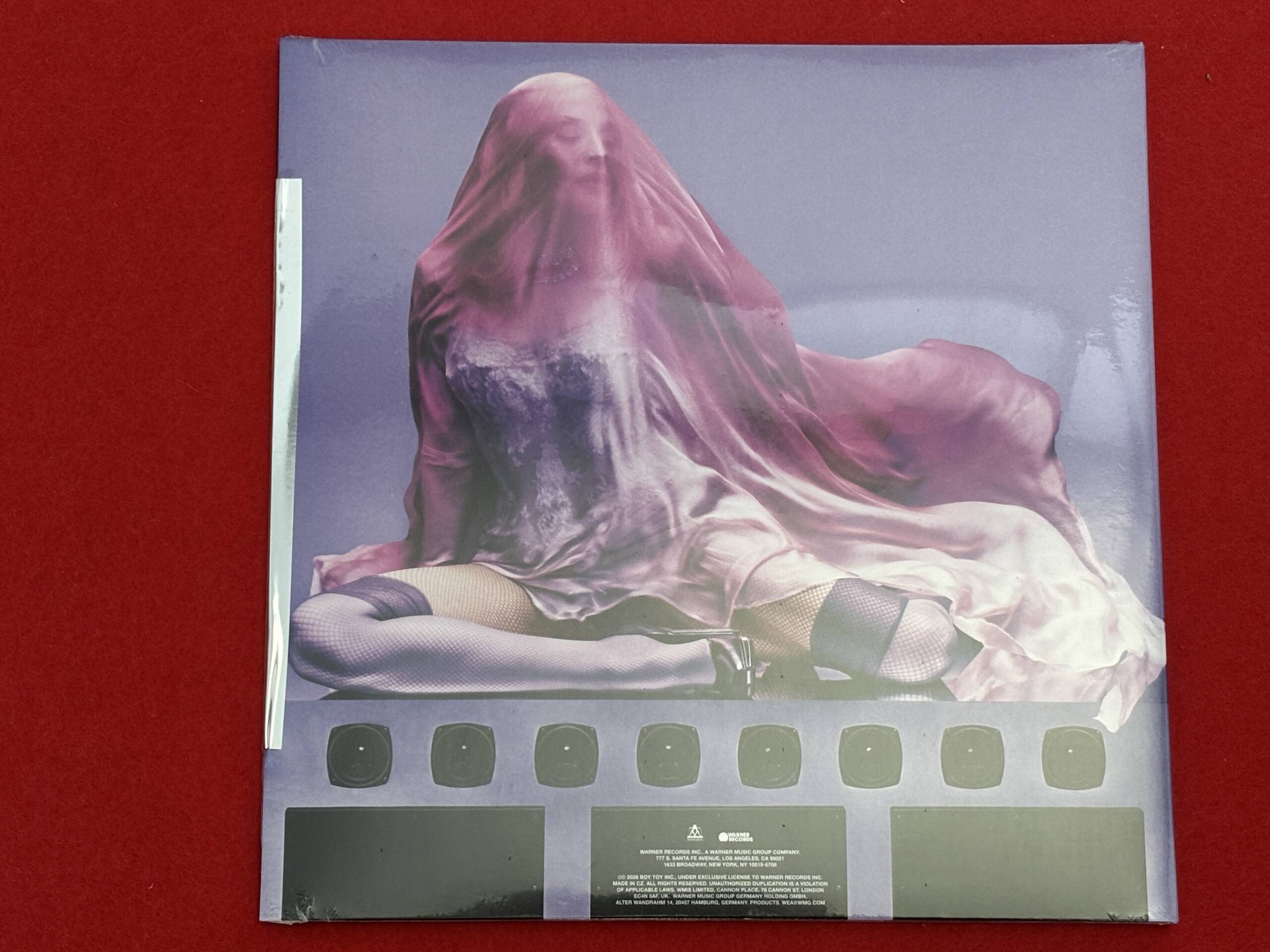 MADONNA "CONFESSIONS II" 2 LP. LIMITED EDITION. COLORED VINYLS. POSTER AND NUMBERED CLOTHING TICKET - Image 3